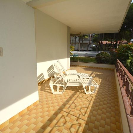 Apartamento Lignano With Pool Lignano Sabbiadoro Exterior foto