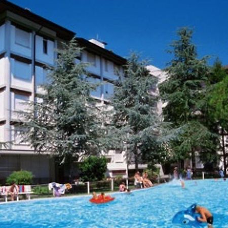 Apartamento Lignano With Pool Lignano Sabbiadoro Exterior foto