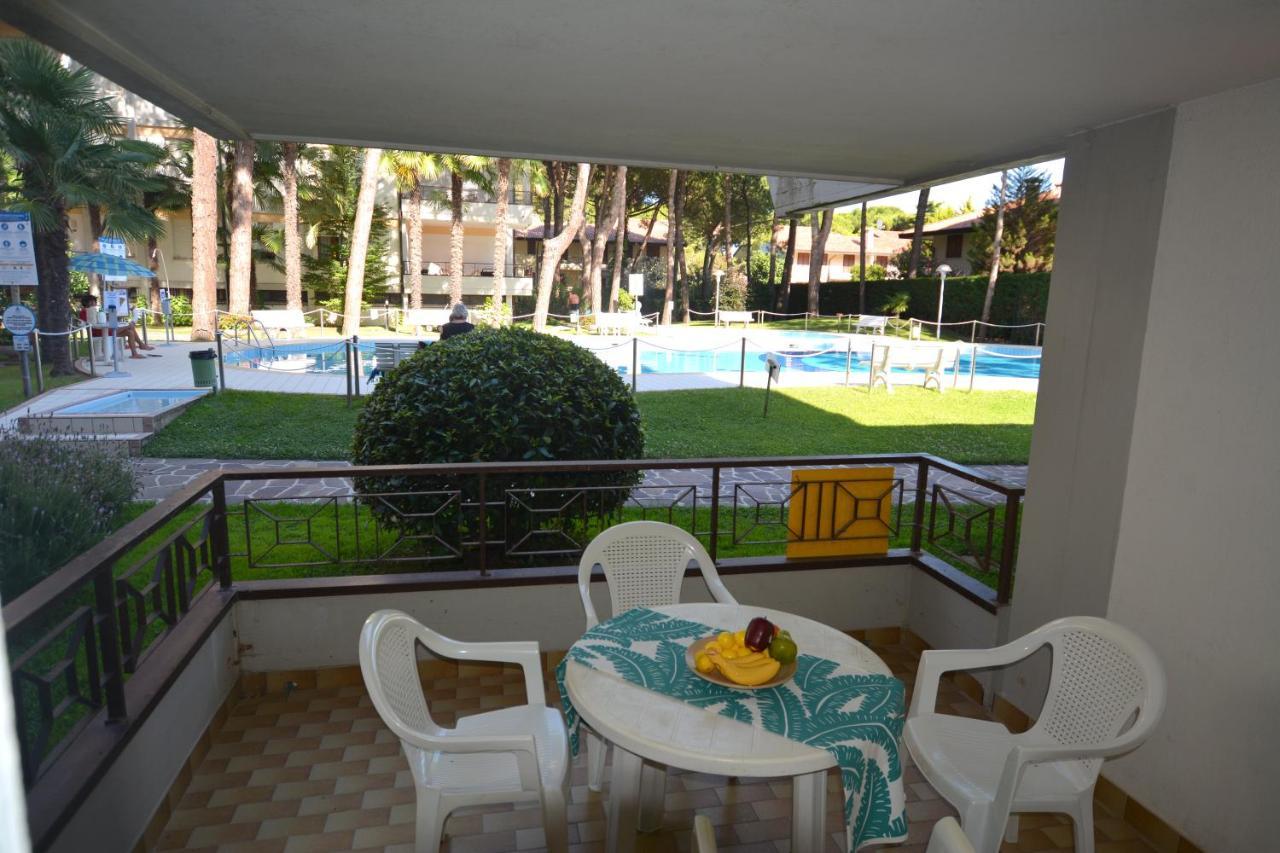 Apartamento Lignano With Pool Lignano Sabbiadoro Exterior foto
