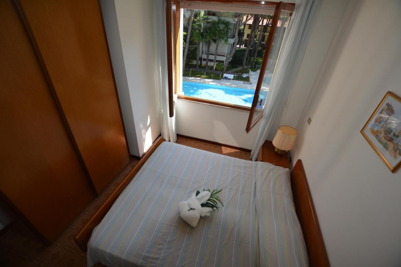 Apartamento Lignano With Pool Lignano Sabbiadoro Exterior foto