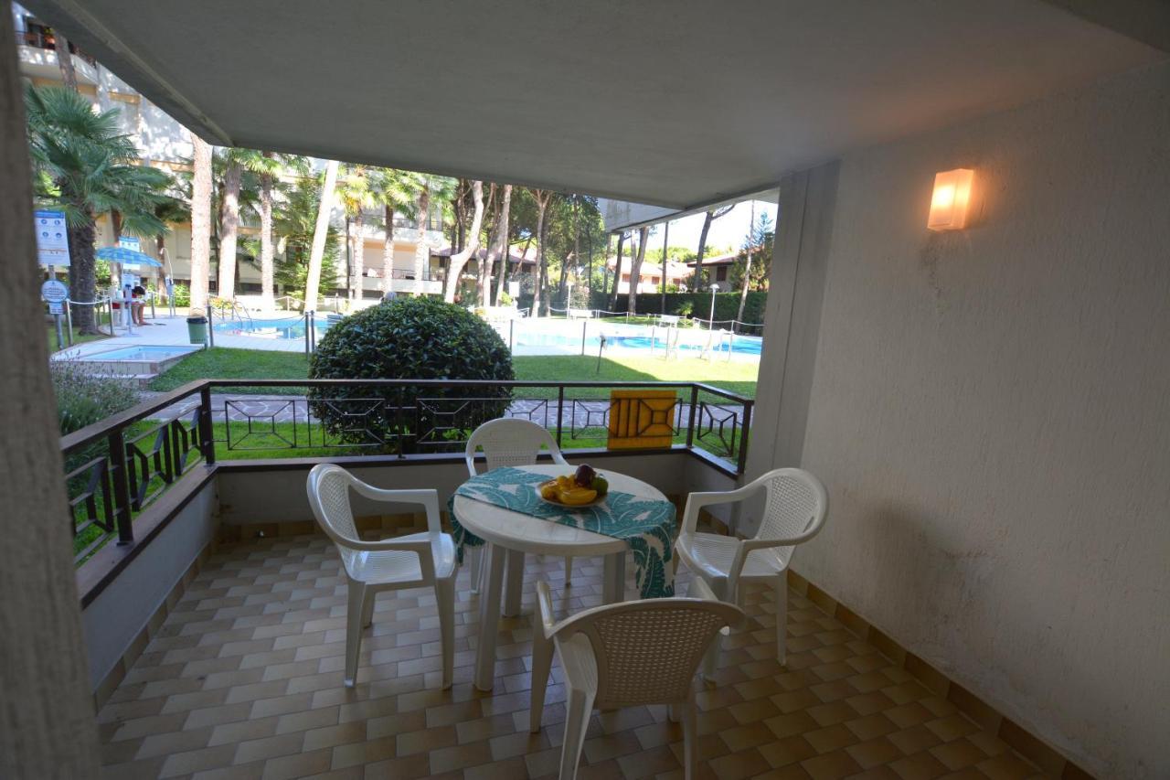 Apartamento Lignano With Pool Lignano Sabbiadoro Exterior foto
