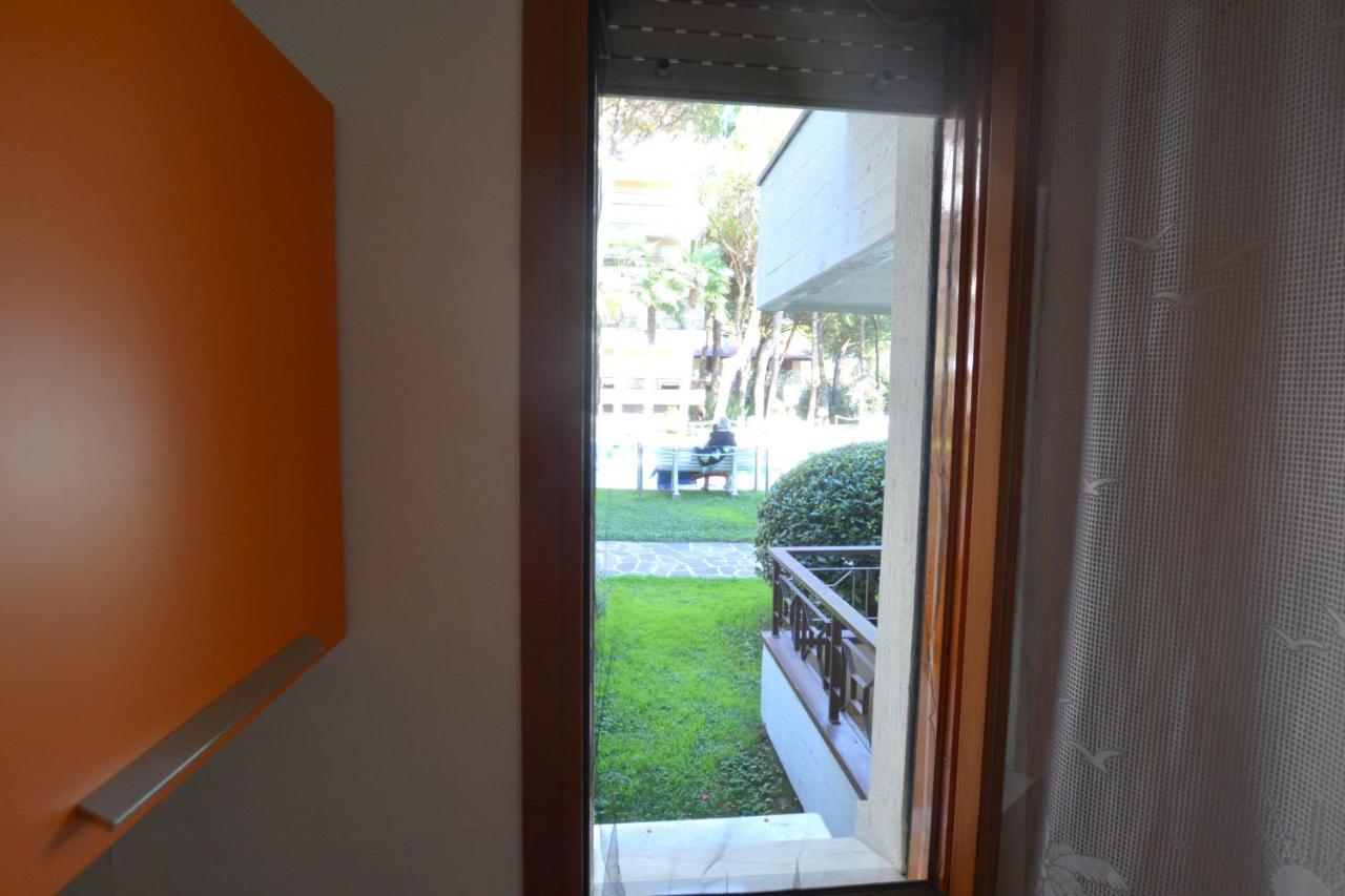 Apartamento Lignano With Pool Lignano Sabbiadoro Exterior foto