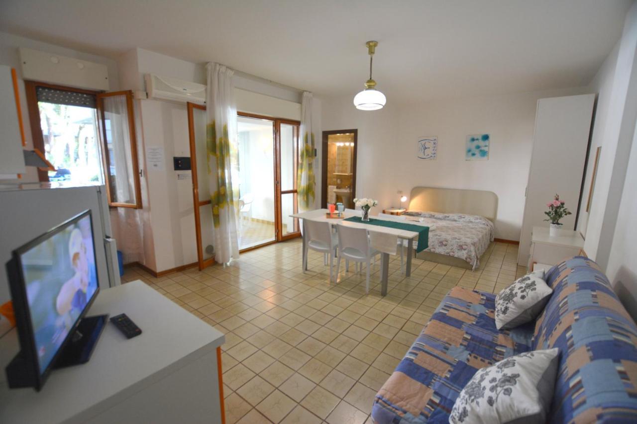Apartamento Lignano With Pool Lignano Sabbiadoro Exterior foto