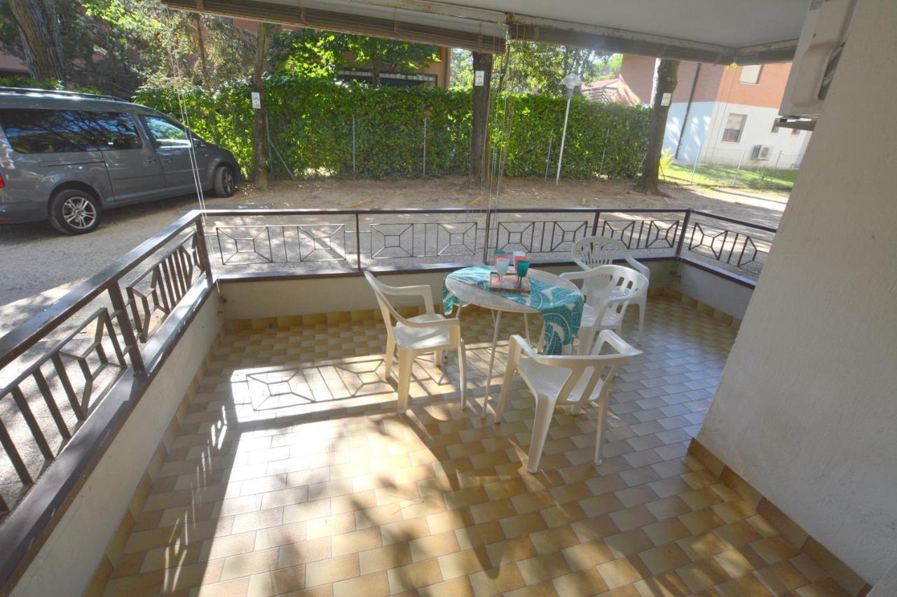 Apartamento Lignano With Pool Lignano Sabbiadoro Exterior foto