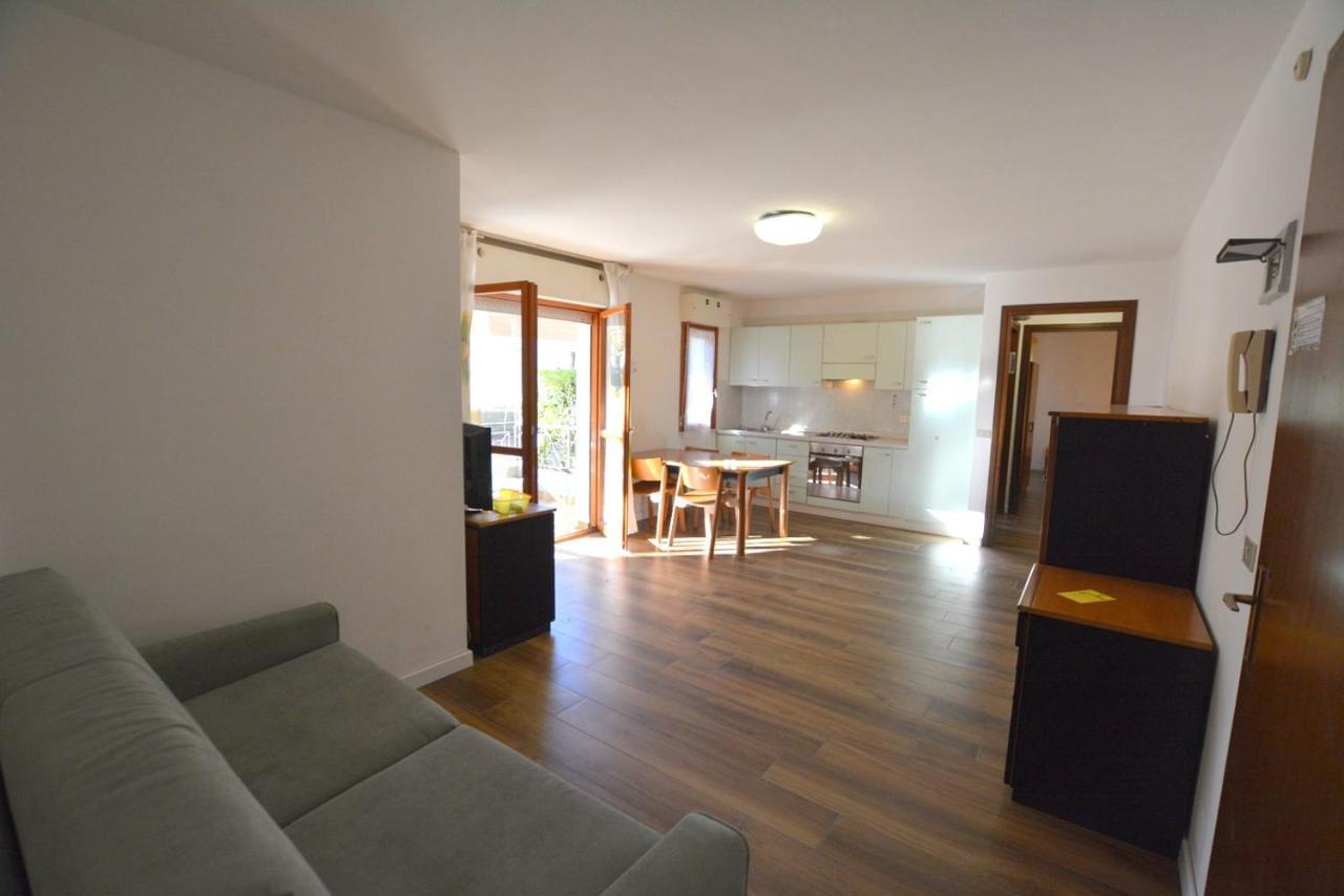Apartamento Lignano With Pool Lignano Sabbiadoro Exterior foto