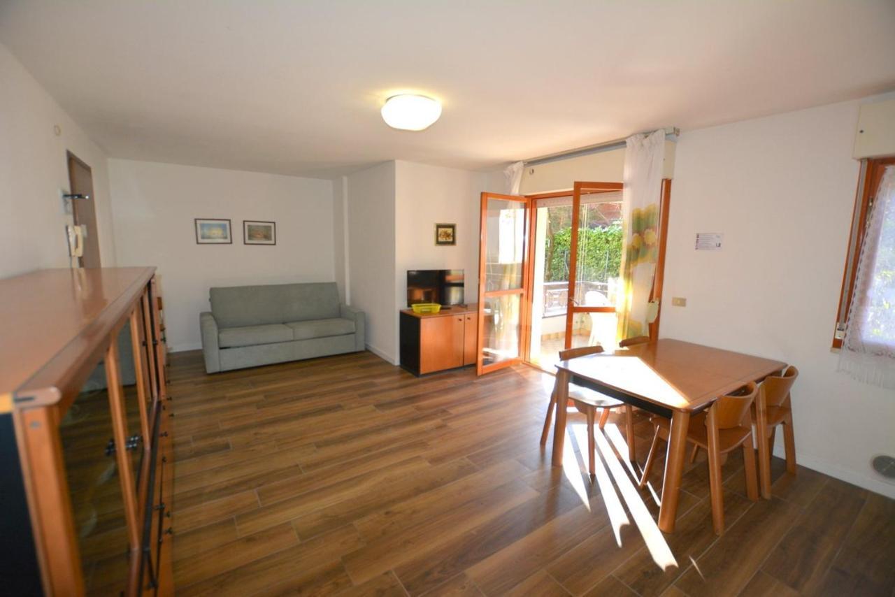 Apartamento Lignano With Pool Lignano Sabbiadoro Exterior foto