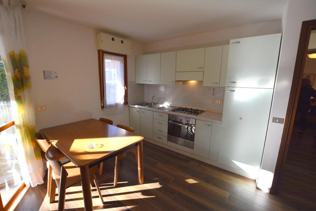 Apartamento Lignano With Pool Lignano Sabbiadoro Exterior foto