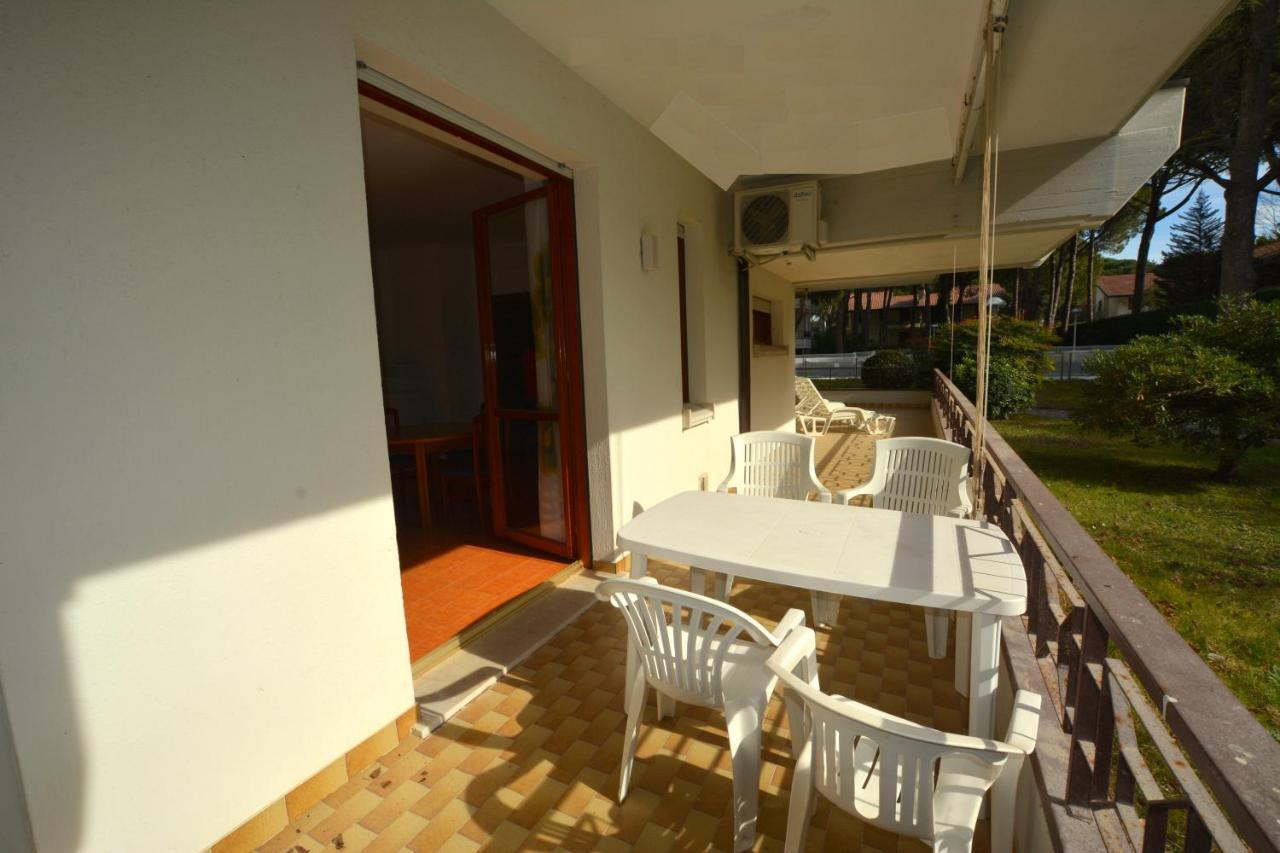 Apartamento Lignano With Pool Lignano Sabbiadoro Exterior foto